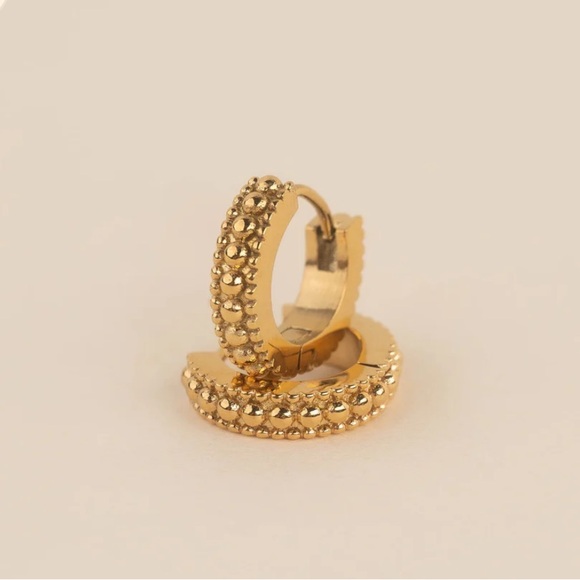 NEW Oh Clem Dotted Chunky Huggie Hoop Earrings in Gold For Sensitive Ears 👂 - Picture 5 of 7
